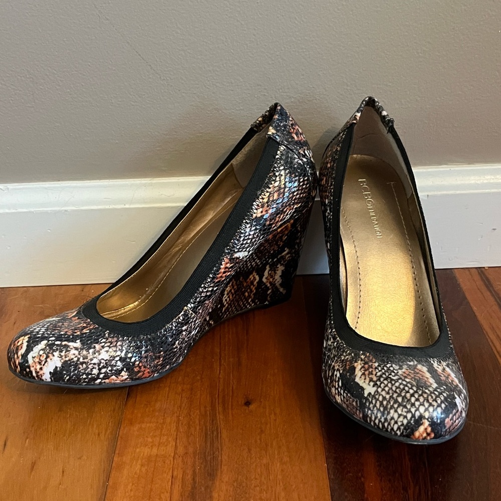 BCBG Generation Women’s wedge snakeskin heels